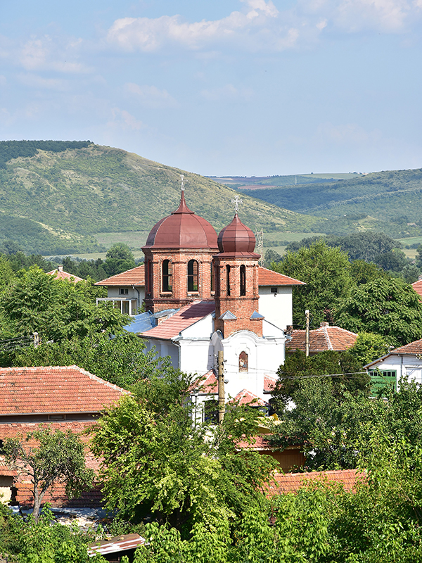 Църква гр. Полски Тръмбеш